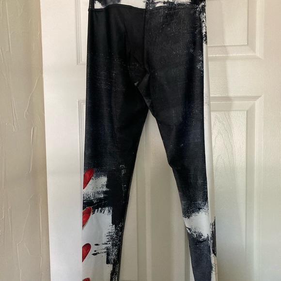Debbie Dannheisser Black & White w/ Red Hearts High Waist Leggings, Sz L - Picture 5 of 10